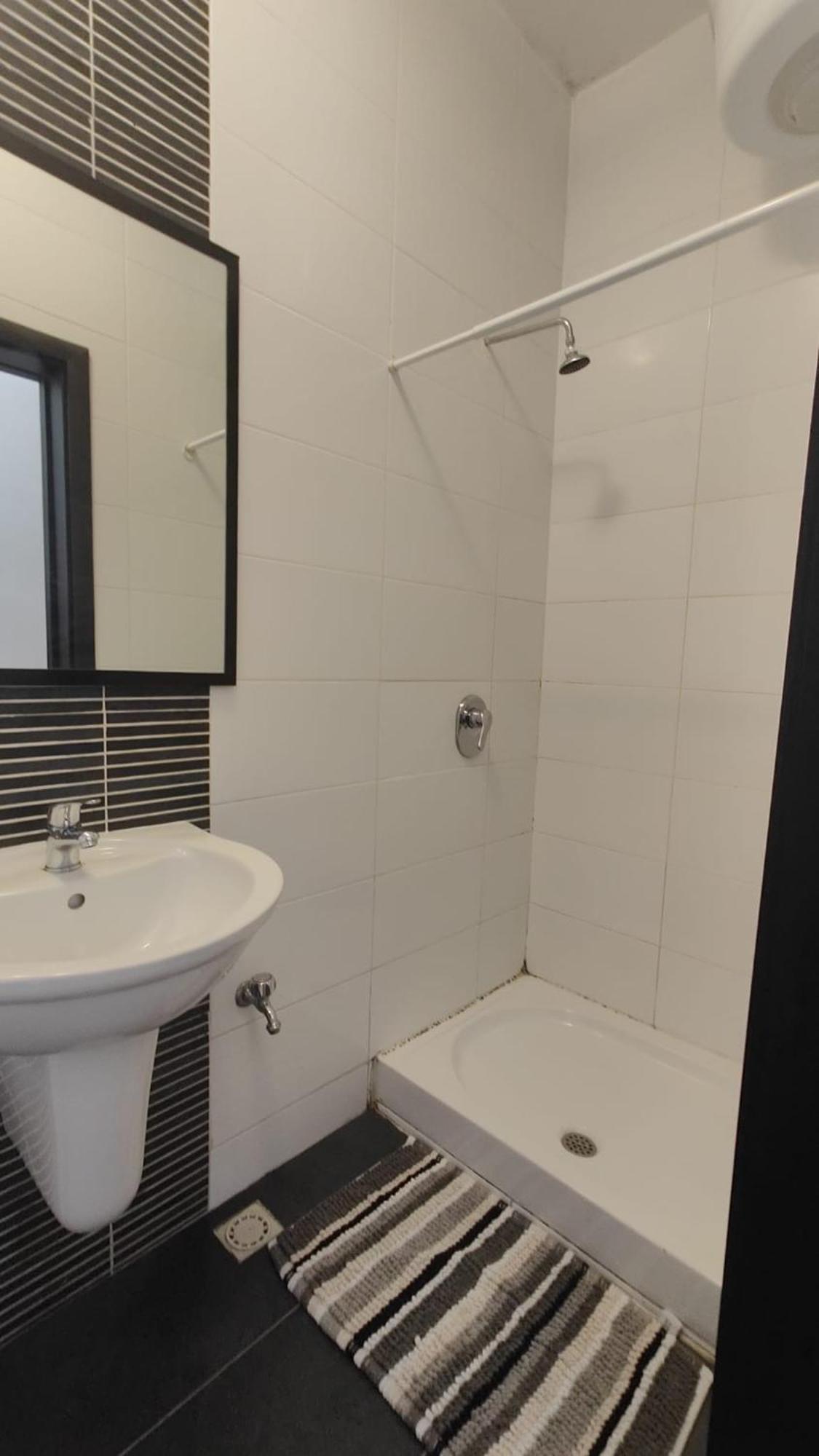 Well Located 2 Bedroom Flat In St.Julians Сент Джулианс Экстерьер фото